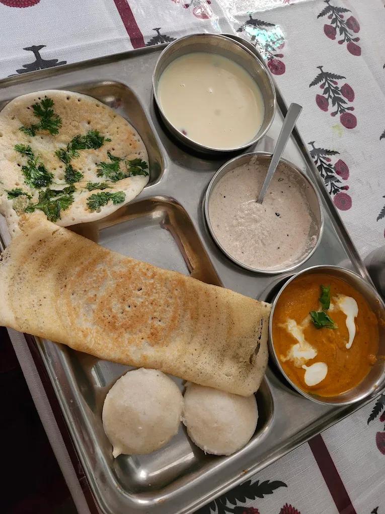 Chapati rolling in North Indian cooking class Rishikesh