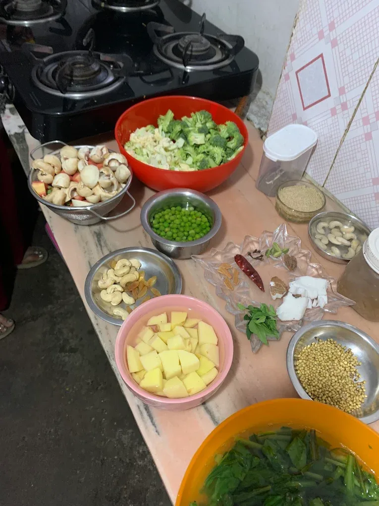 South Indian thali prepared in cooking class Rishikesh