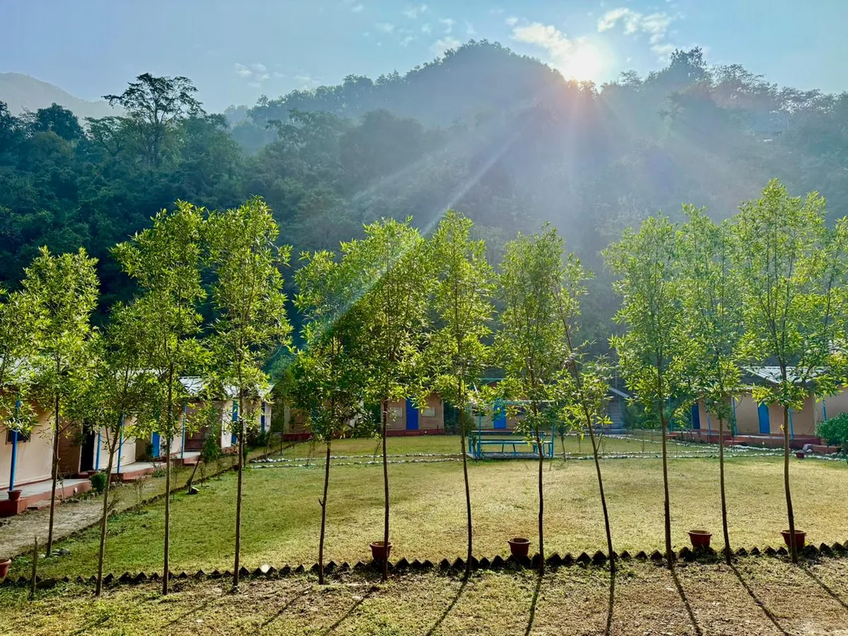 Group cooking at Rishikesh cooking retreat with Nandini Saraswat