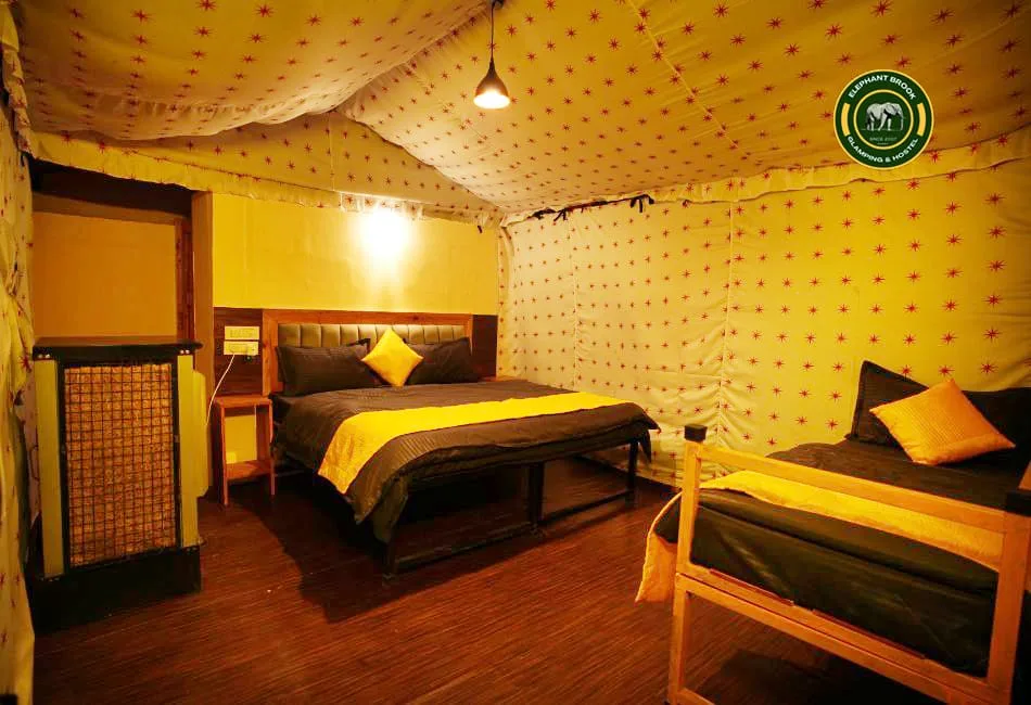 Cooking together during 7-day Rishikesh cooking retreat